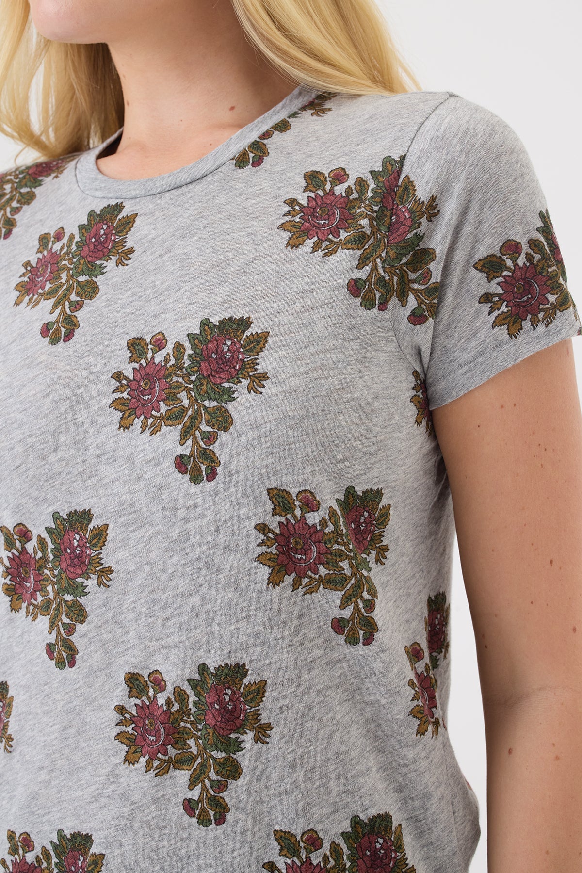 Jungen-T-Shirt mit Rosenstrauß