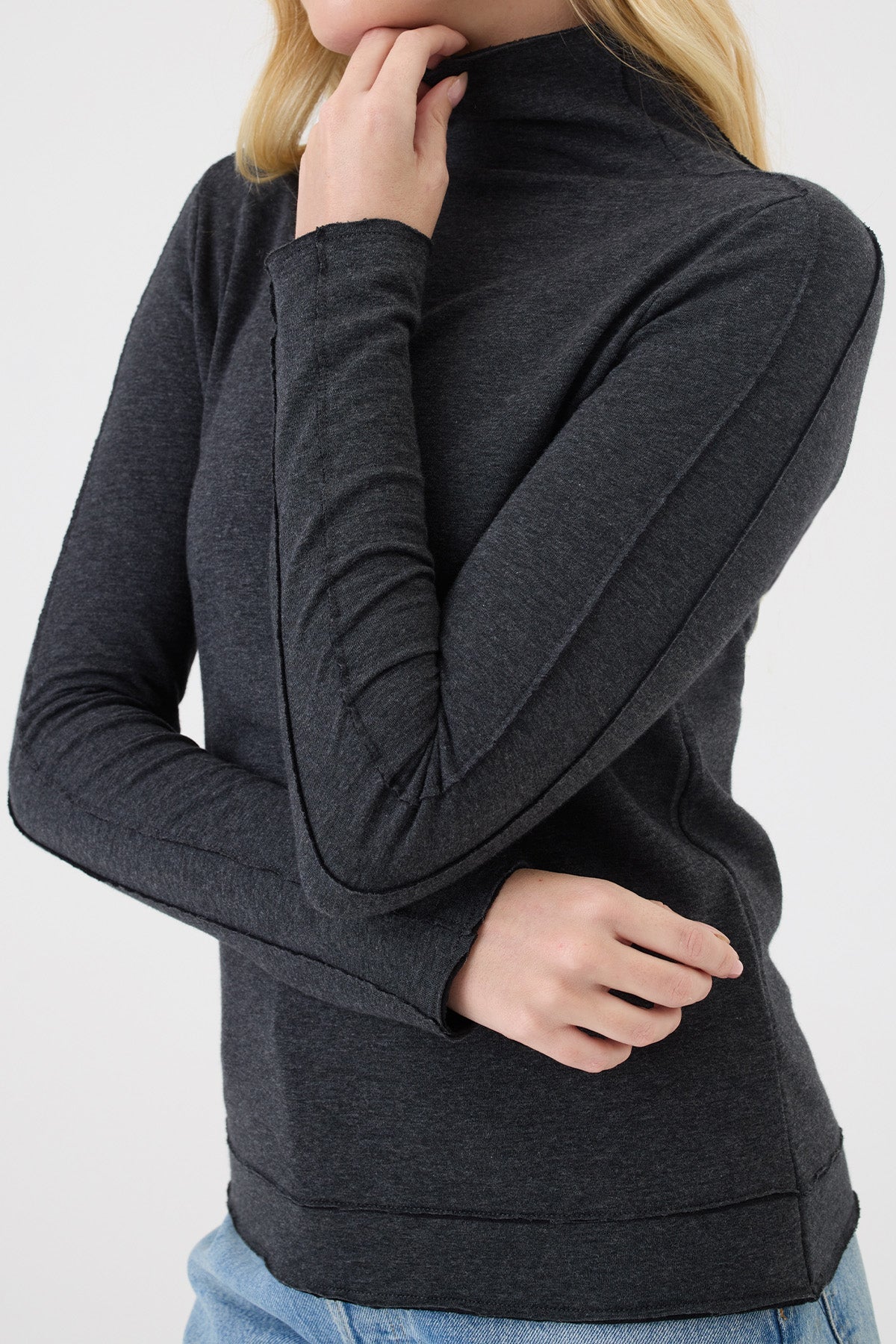 Stella Pullover mit Trichterausschnitt