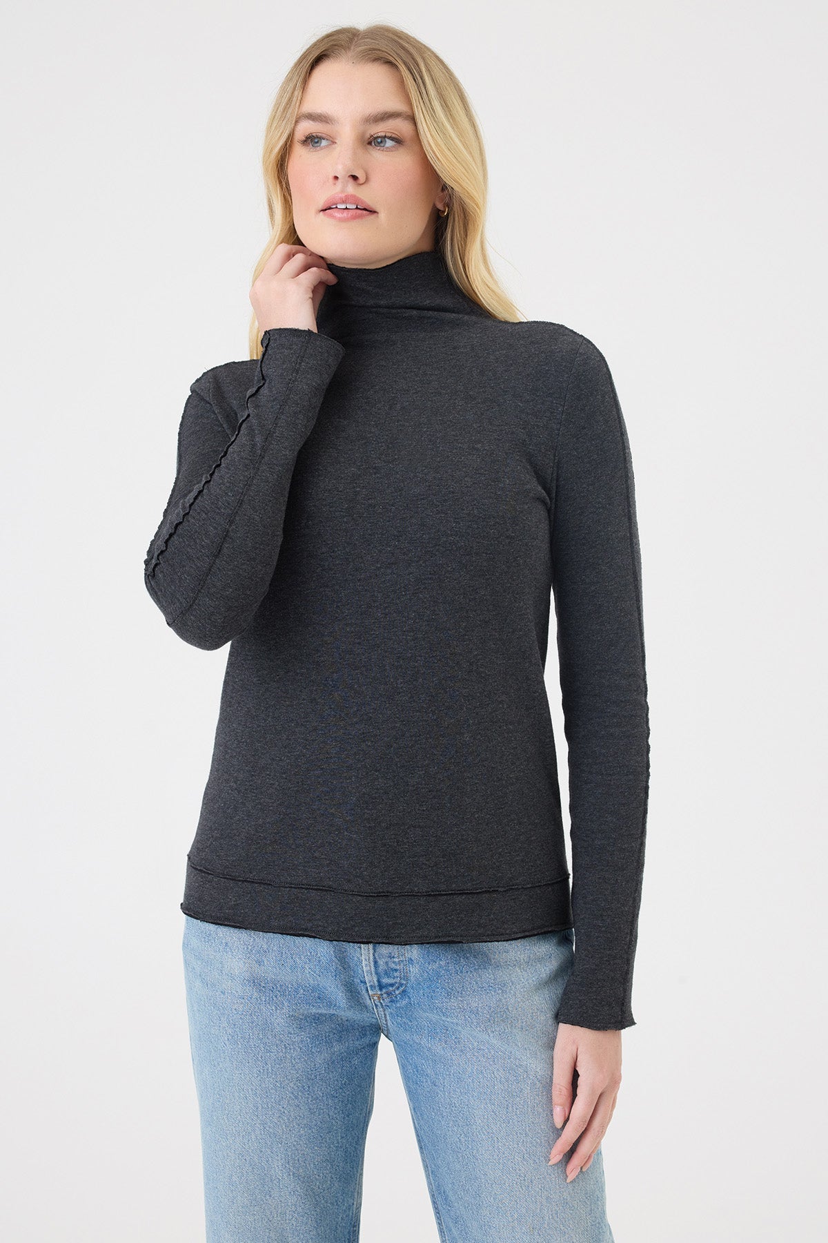 Stella Pullover mit Trichterausschnitt