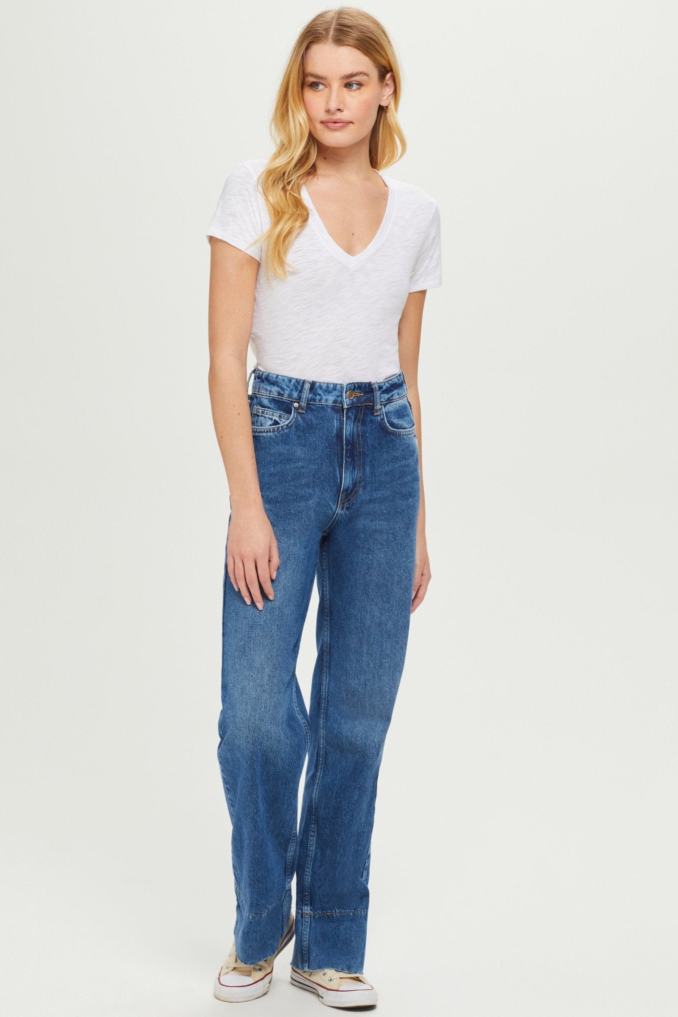 Signature Slub V Neck Tee - Goldie LeWinter